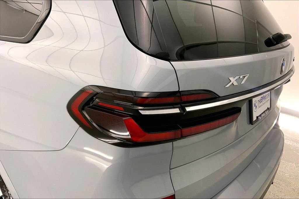 Certified 2025 BMW X7 xDrive40i w/ M Sport Package image 28