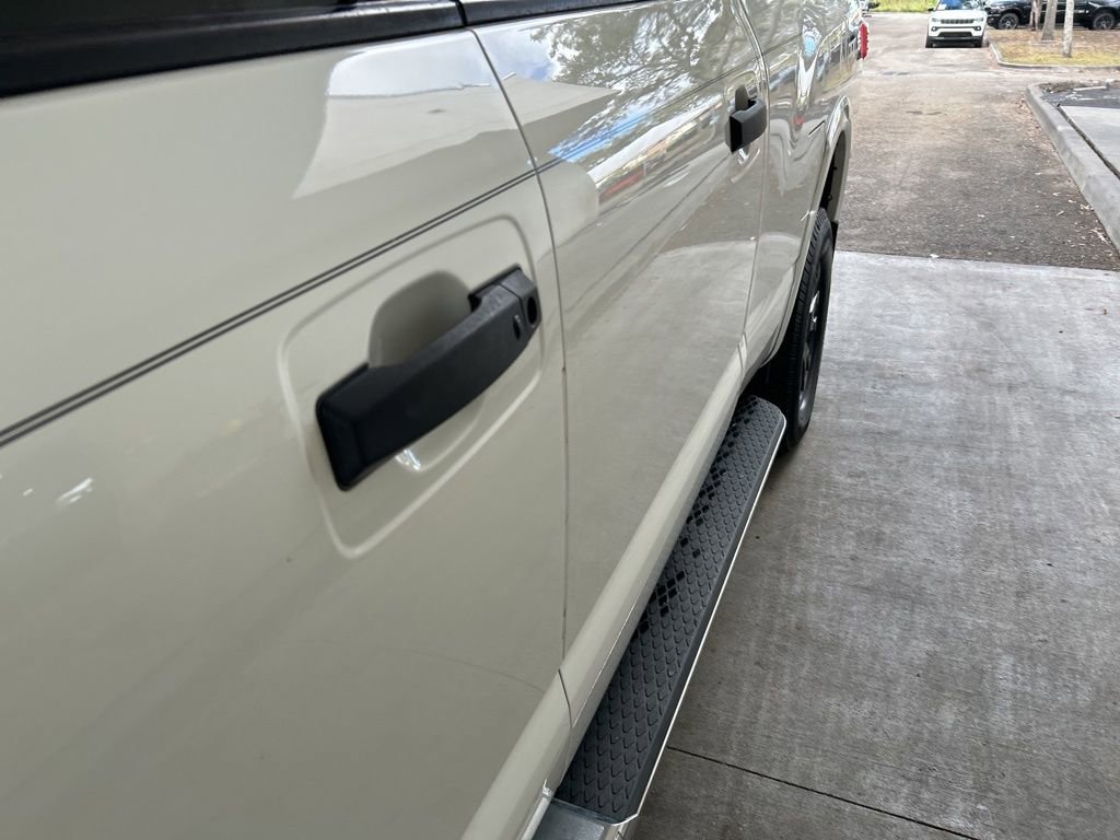 Used 2019 Nissan Titan PRO-4X w/ Pro-4x Convenience Package image 16