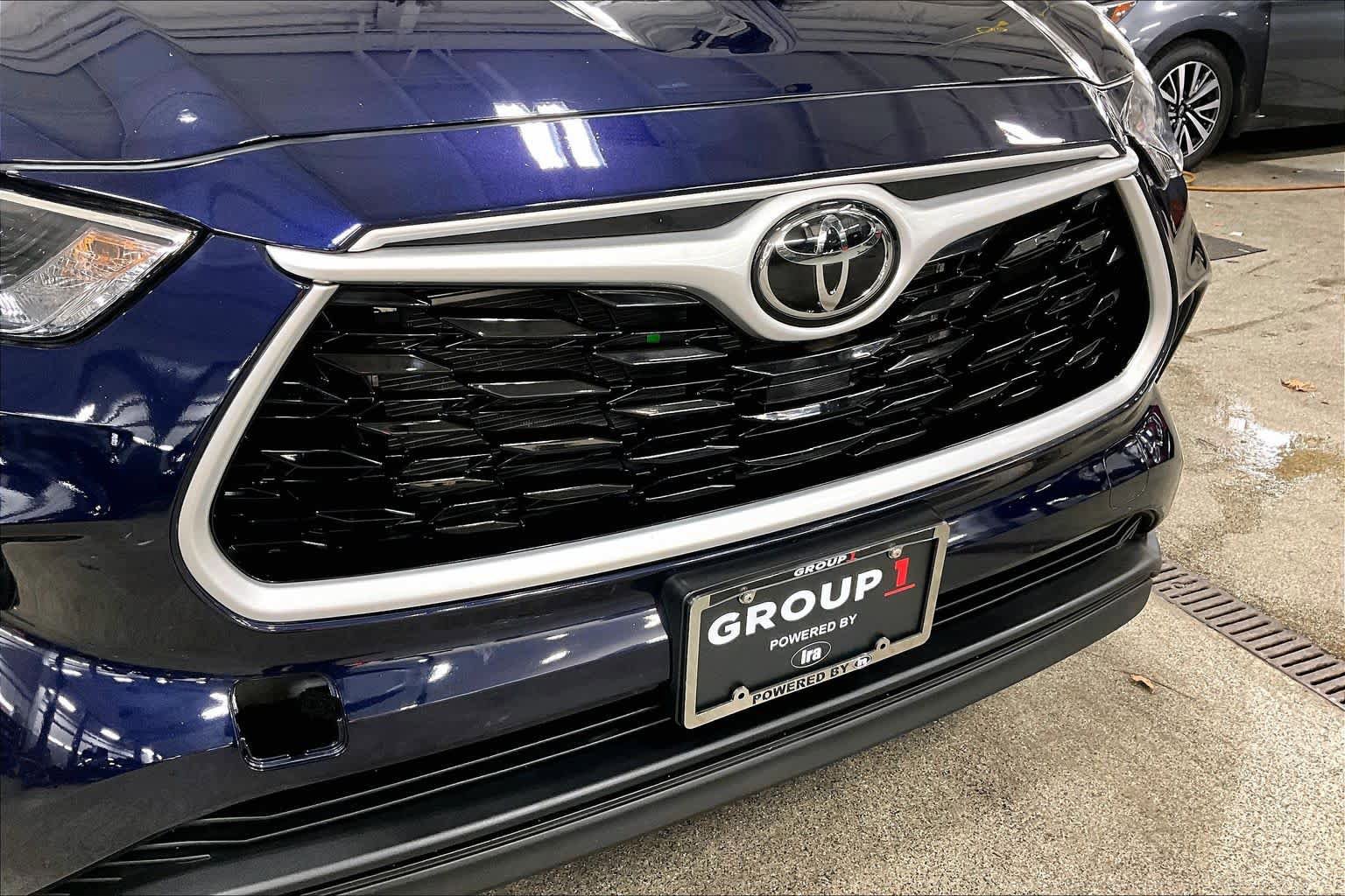 Used 2023 Toyota Highlander XLE AWD/4WD image 30