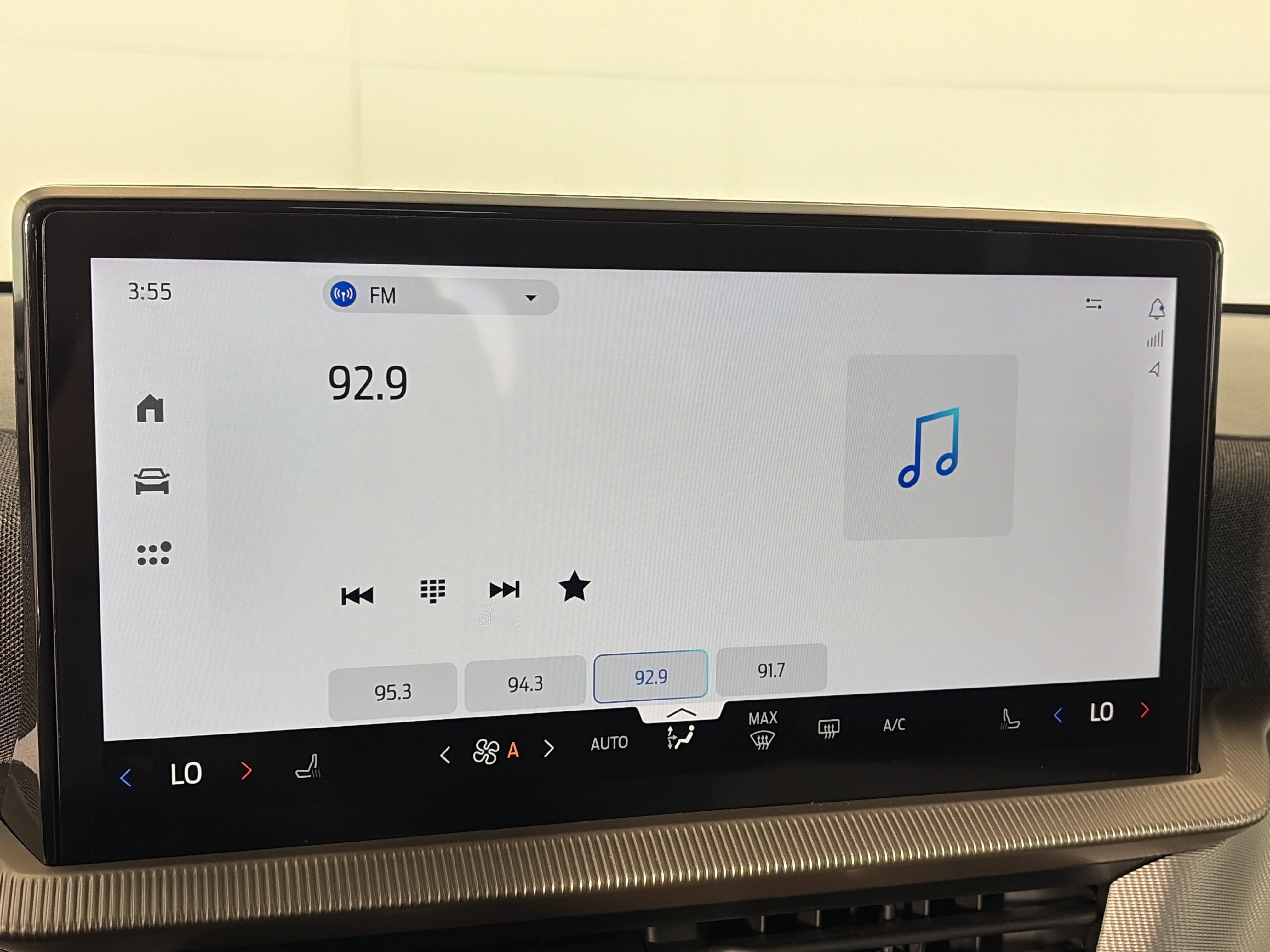 Used 2025 Ford Explorer Active image 22