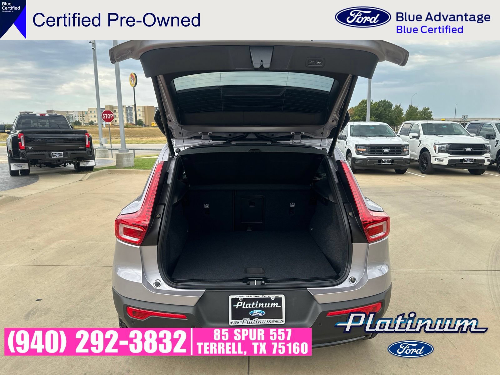 Used 2026 Volvo XC40 B4 Core w/ Climate Package FWD image 5