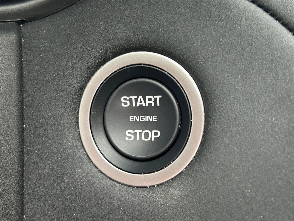 Used 2025 Land Rover Range Rover Velar Dynamic SE image 28