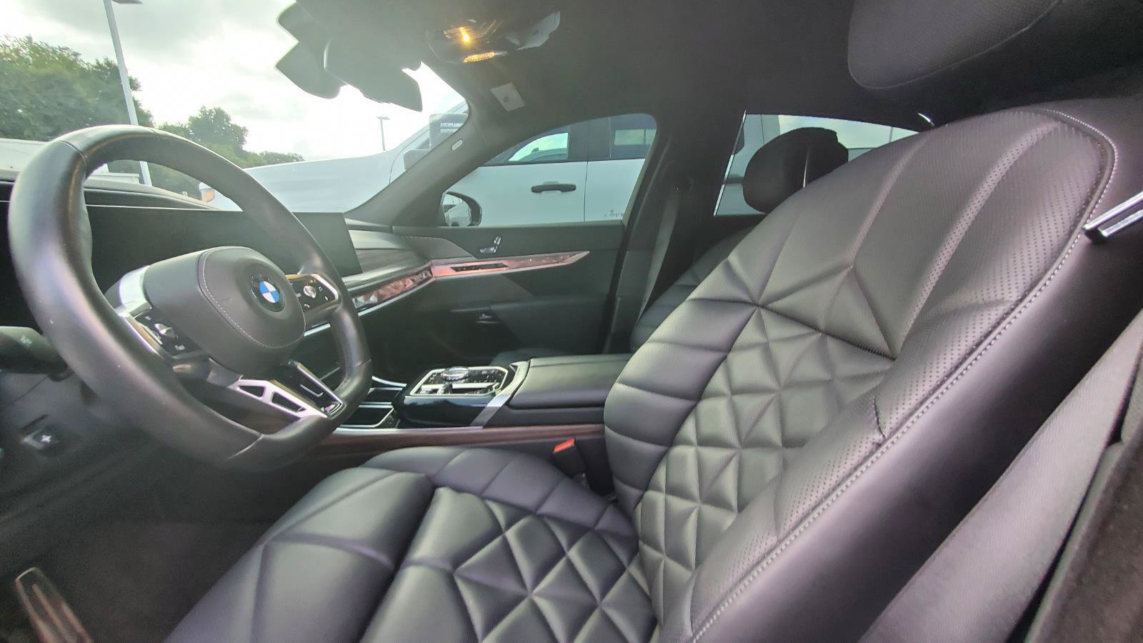 Used 2024 BMW 740i xDrive w/ Premium Package AWD/4WD image 3