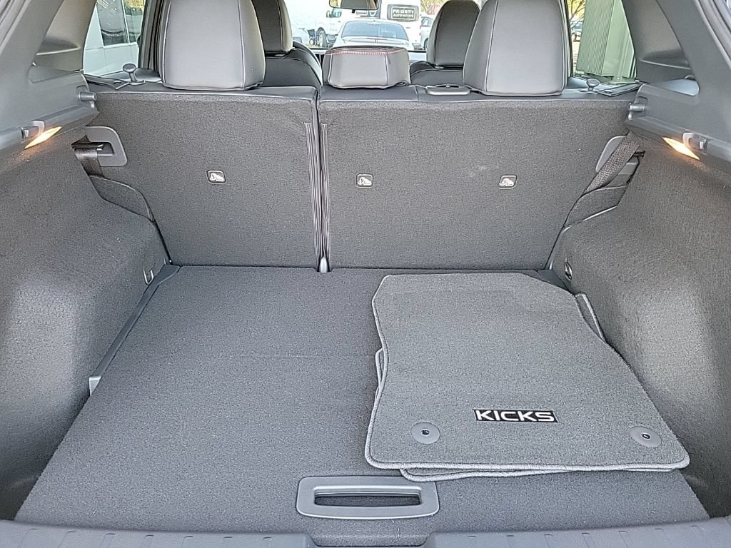Certified 2025 Nissan Kicks SR FWD image 18
