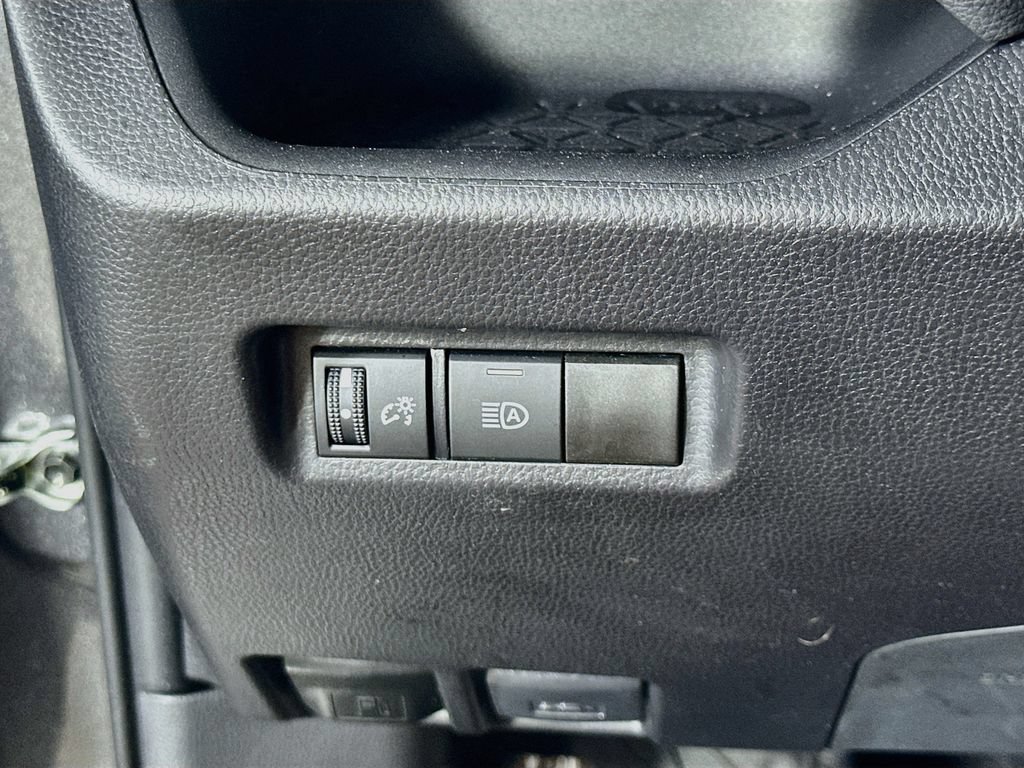 Used 2025 Toyota RAV4 XLE FWD image 21