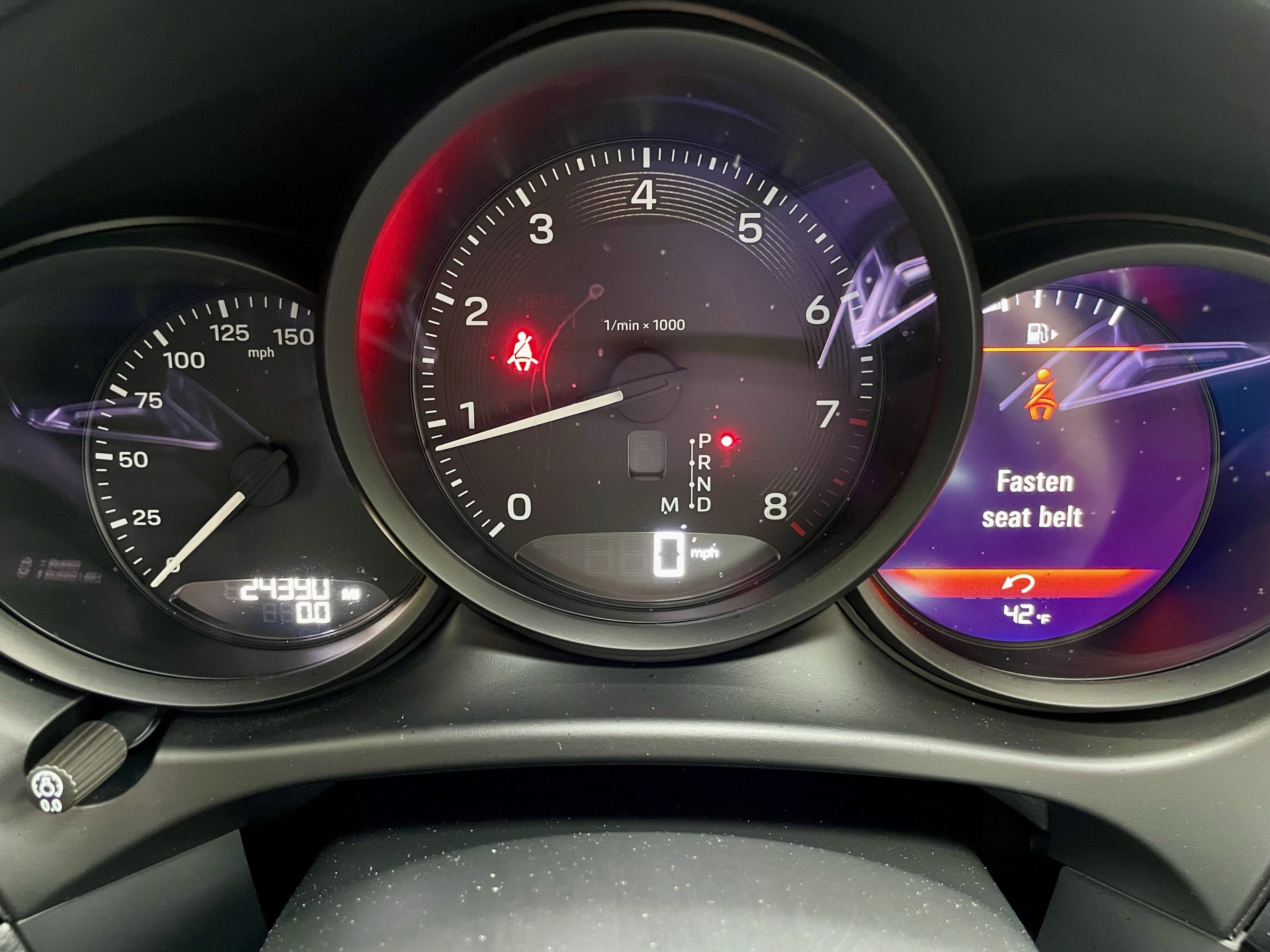 Used 2023 Porsche Macan Turbo image 24
