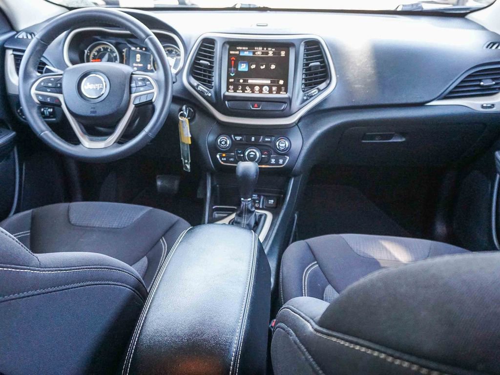 Used 2015 Jeep Cherokee Latitude FWD image 15