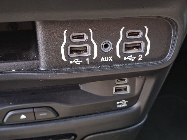 Used 2022 Chrysler Pacifica Touring-L w/ Uconnect Theater Family Group AWD/4WD image 22