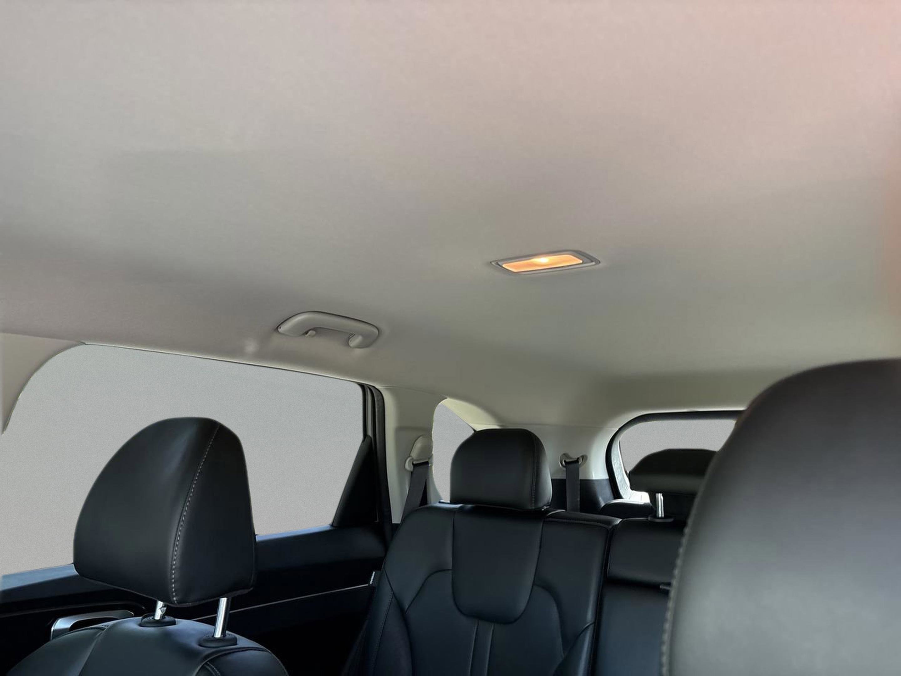 Used 2025 Kia Sorento S image 33