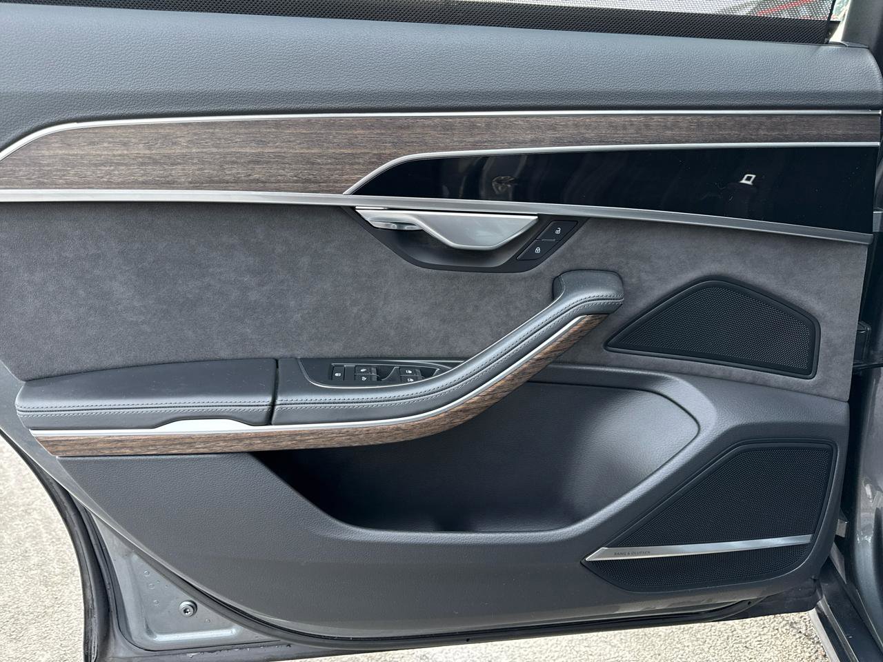 Used 2021 Audi A8 L 3.0T w/ Executive Plus Package image 28