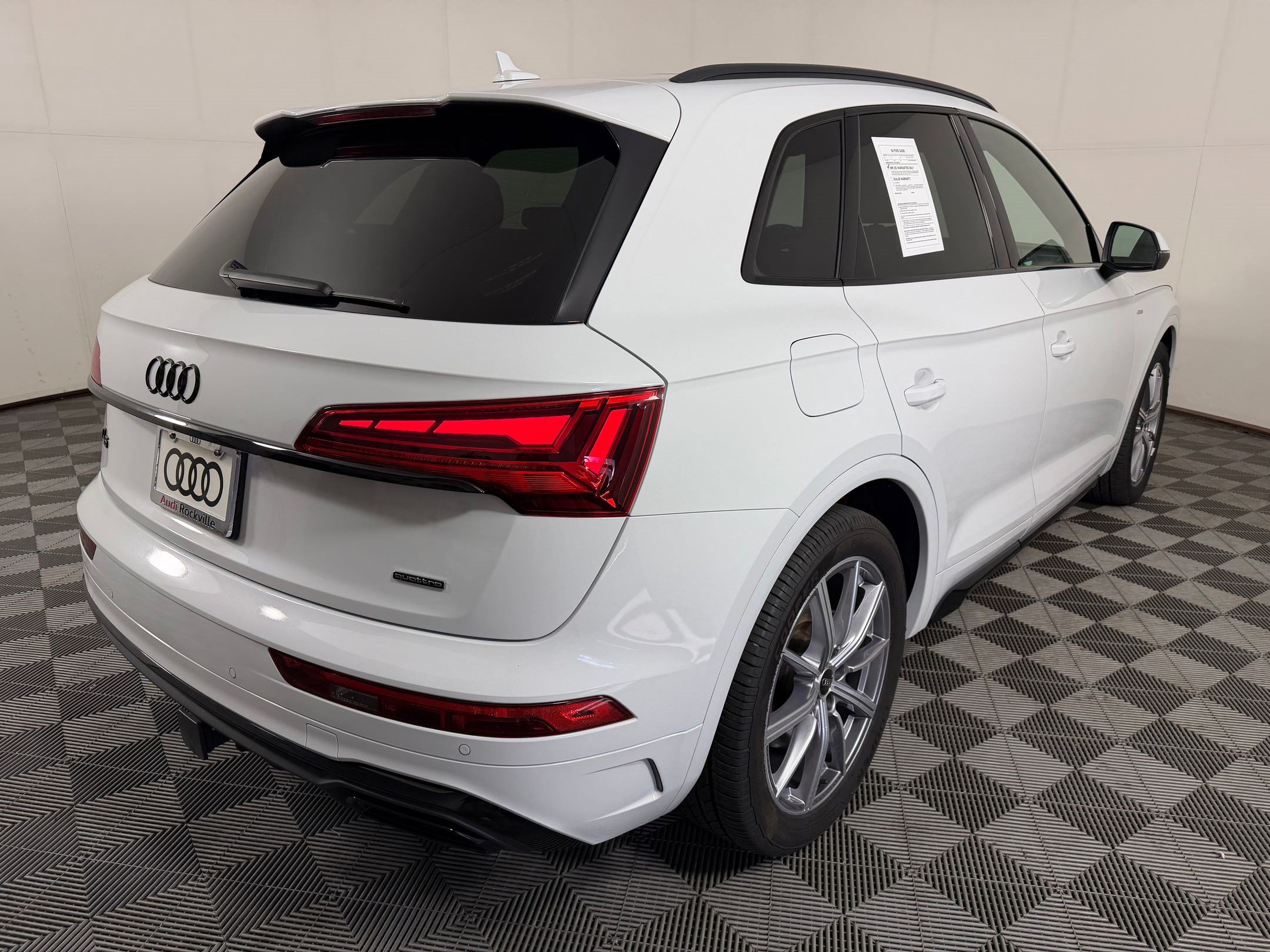 Used 2023 Audi Q5 e Premium Plus w/ Premium Plus Package AWD/4WD image 9