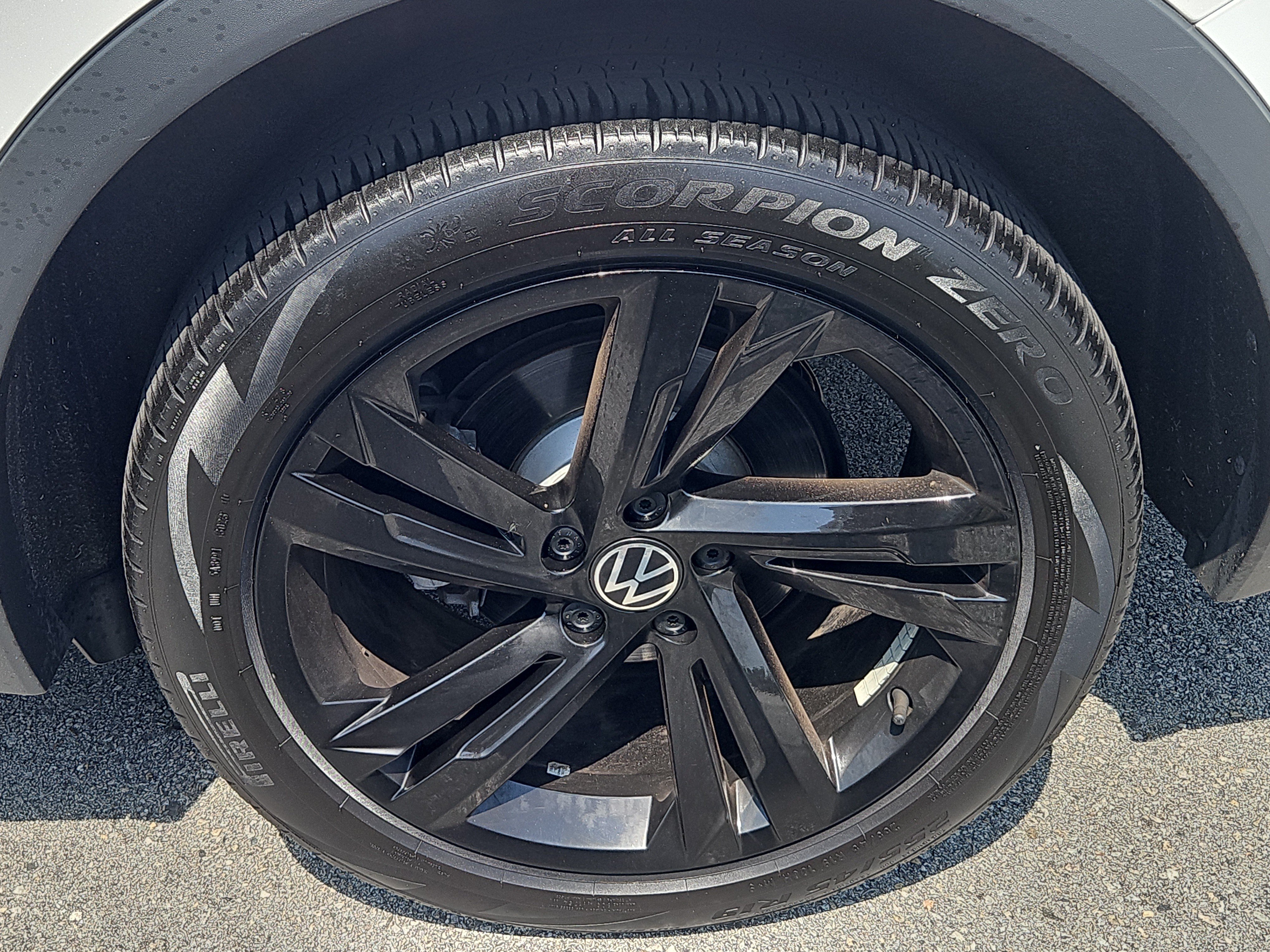Certified 2024 Volkswagen Tiguan SE R-Line AWD/4WD image 29