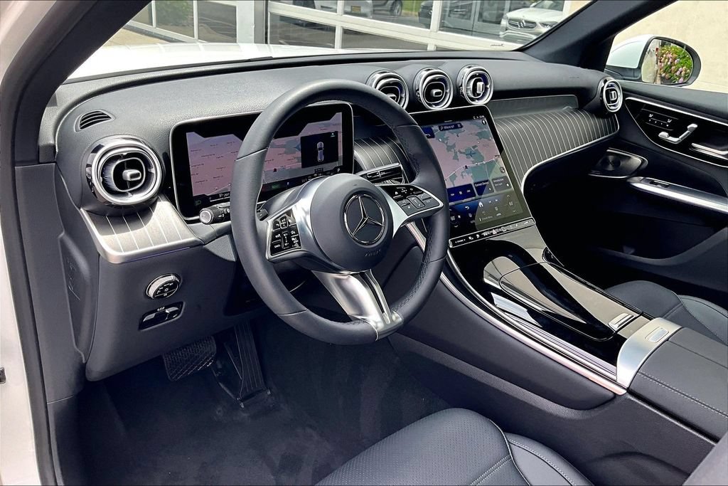 Used 2025 Mercedes-Benz GLC 350e 4MATIC image 13