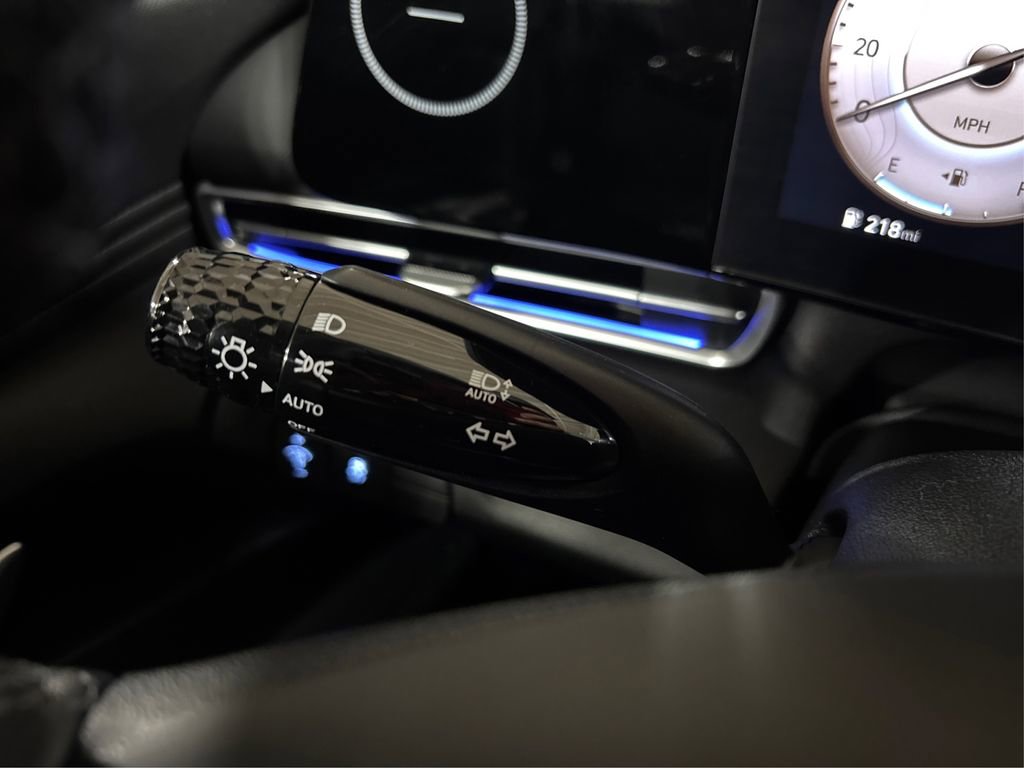 Used 2024 Hyundai Elantra SEL w/ Convenience Package image 25