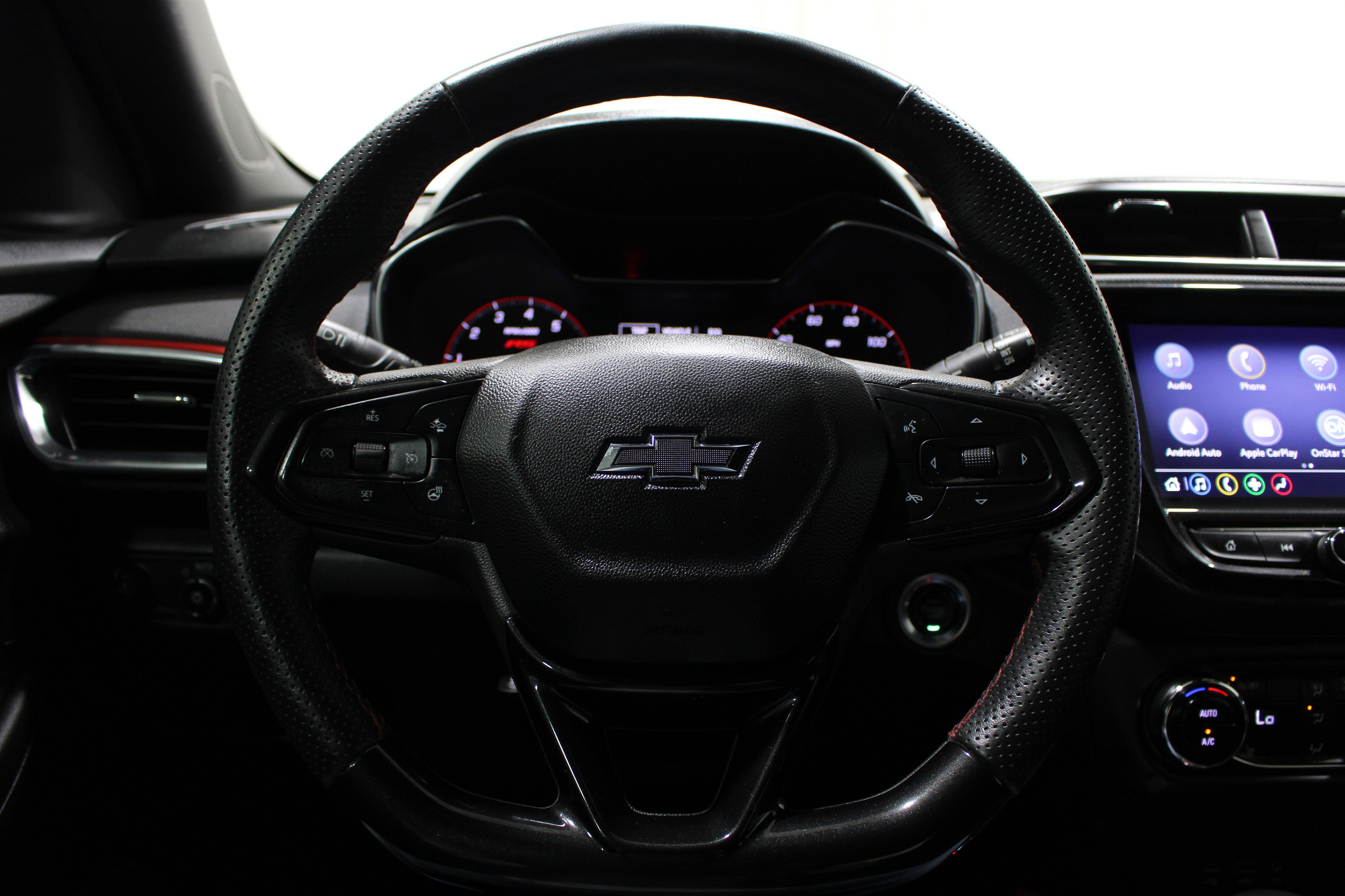 Used 2022 Chevrolet TrailBlazer RS w/ Sun and Liftgate Package image 11