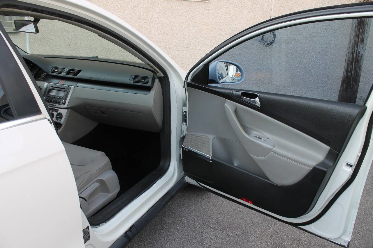 Used 2006 Volkswagen Passat 2.0T image 30