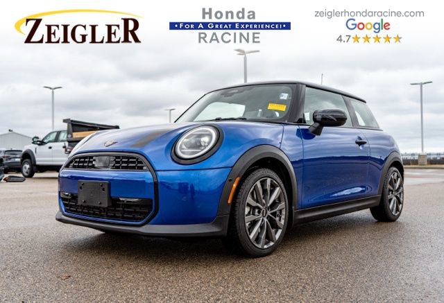 Used 2025 MINI Cooper 2-Door Hardtop image 3
