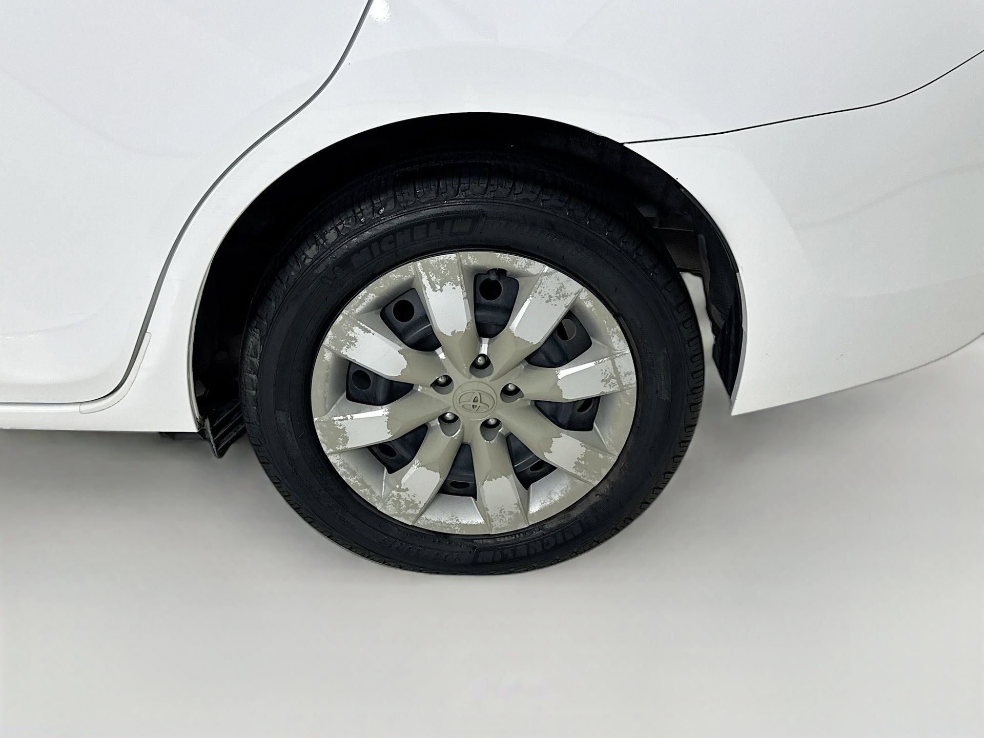 Used 2015 Toyota Corolla LE FWD image 29