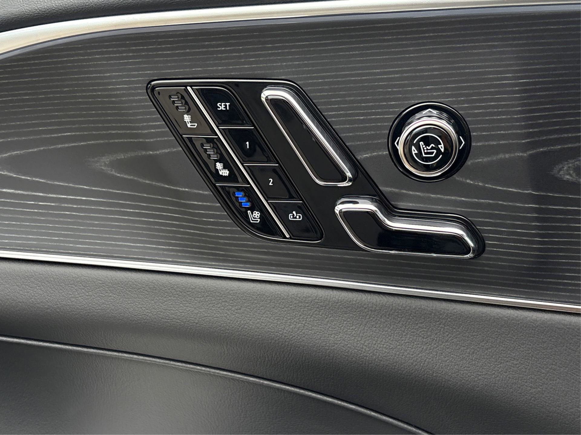 New 2026 Cadillac Lyriq V AWD/4WD image 32