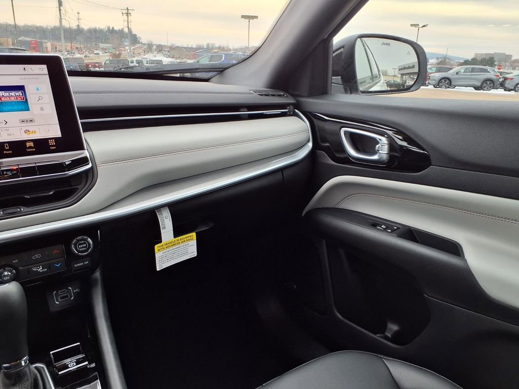 New 2026 Jeep Compass Limited w/ Sun, Sound & Navigation Group AWD/4WD image 31