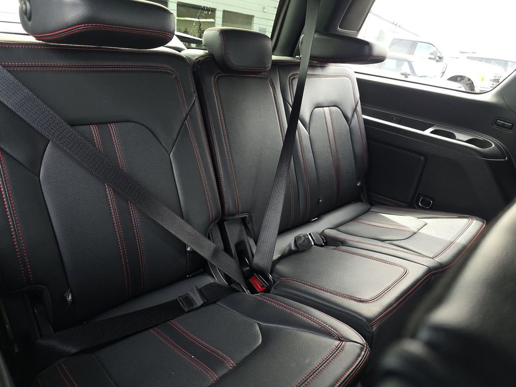 Used 2023 Ford Expedition Limited image 8