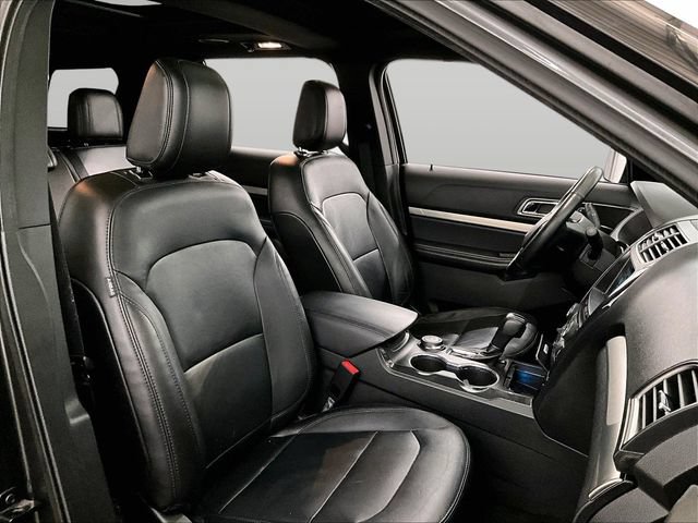 Used 2018 Ford Explorer XLT w/ Equipment Group 202A AWD/4WD image 8