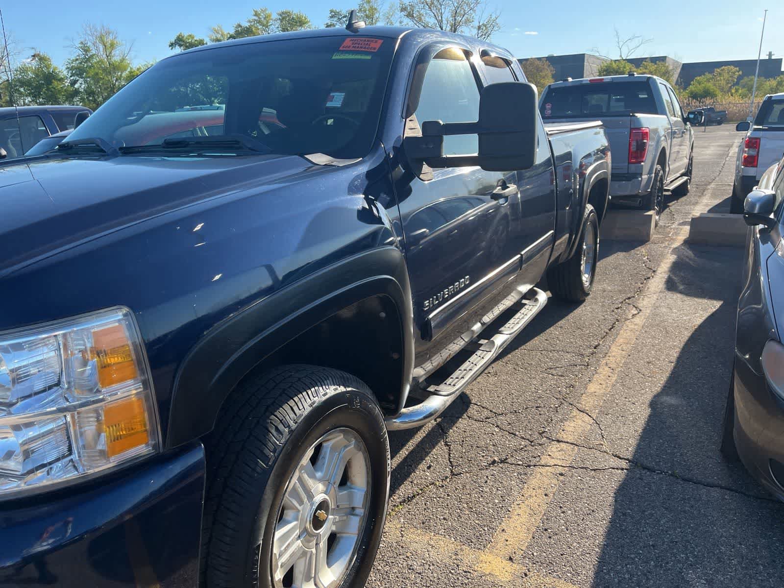 Used 2010 Chevrolet Silverado 1500 LT w/ Power Pack Plus AWD/4WD image 5