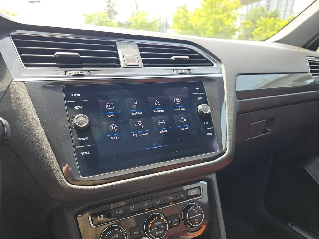 Used 2021 Volkswagen Tiguan SEL Premium R-Line w/ 3rd Row Seat Package AWD/4WD image 28