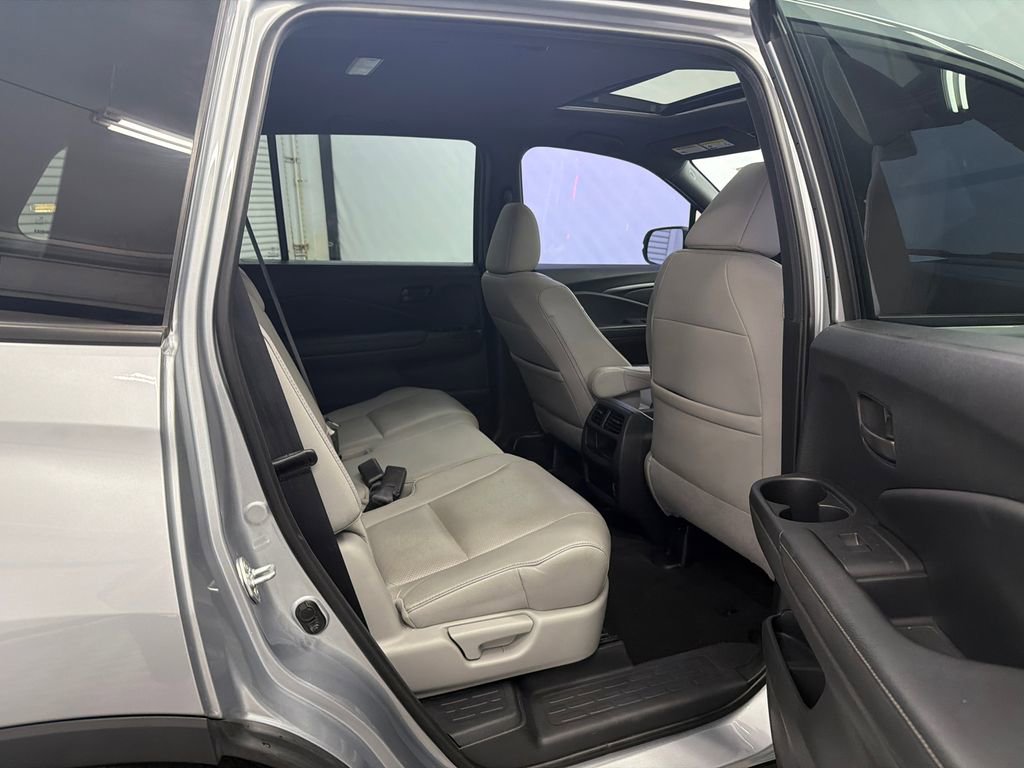 Used 2023 Honda Passport EX-L image 17