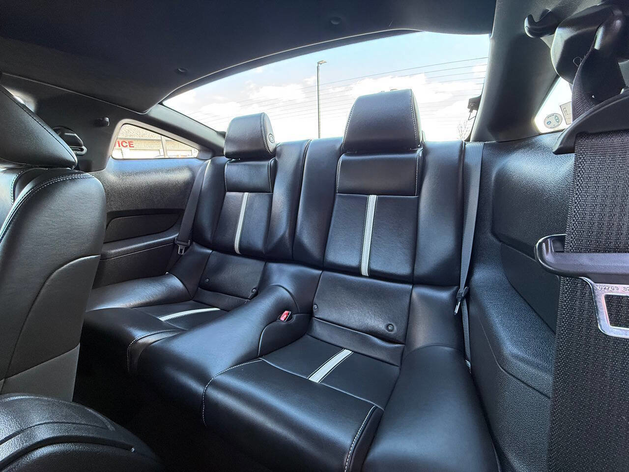 Used 2011 Ford Mustang GT Premium w/ Electronics Pkg RWD image 18