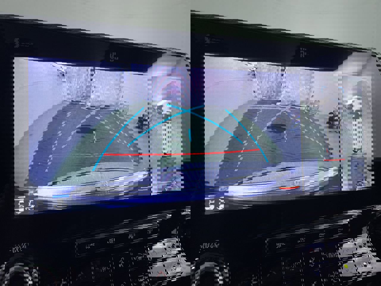 Used 2021 Toyota Highlander Platinum image 16