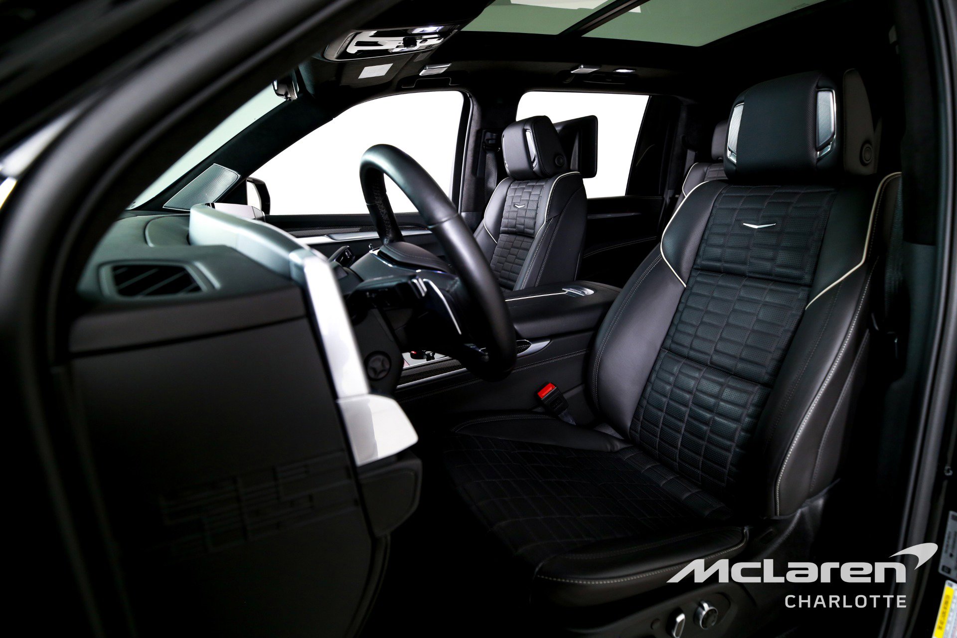 Used 2025 Cadillac Escalade ESV V image 11