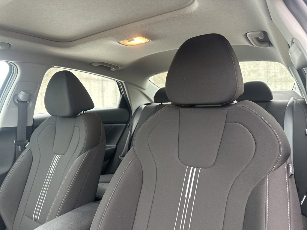 Certified 2025 Hyundai Elantra SEL FWD image 15