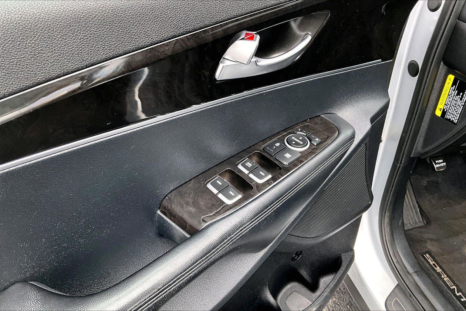 Used 2016 Kia Sorento LX w/ LX Convenience Package image 37