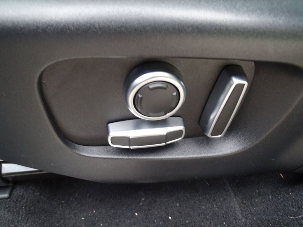 Used 2022 Land Rover Discovery Sport S R-Dynamic image 30