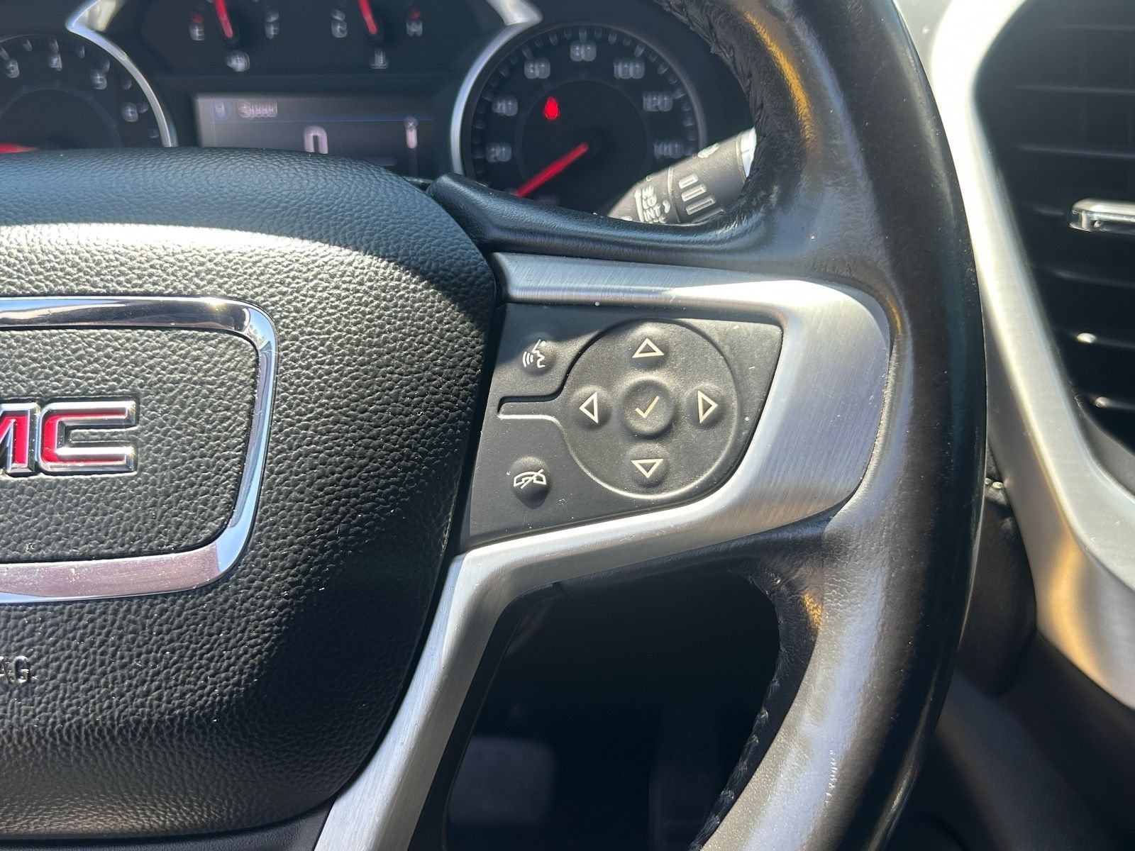 Used 2020 GMC Acadia SLT FWD image 31