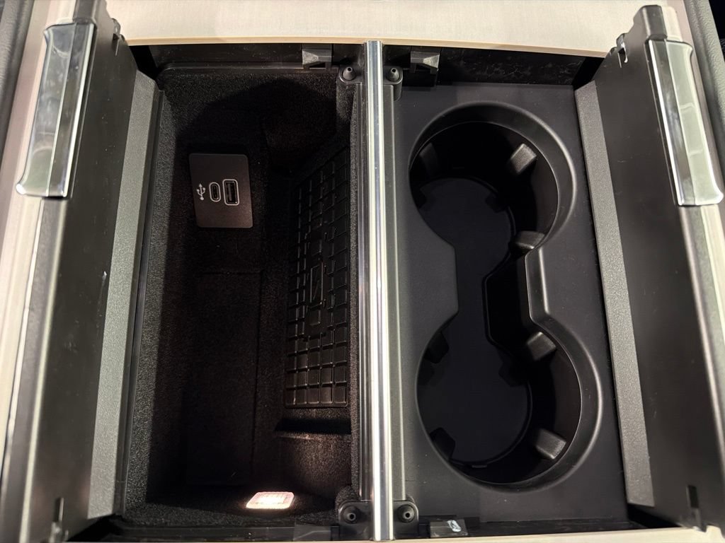 New 2026 Lincoln Navigator Premiere AWD/4WD image 16