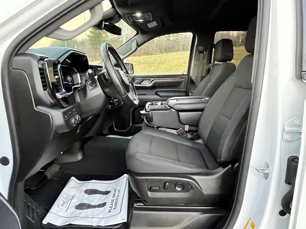 Used 2025 Chevrolet Silverado 1500 LT image 12