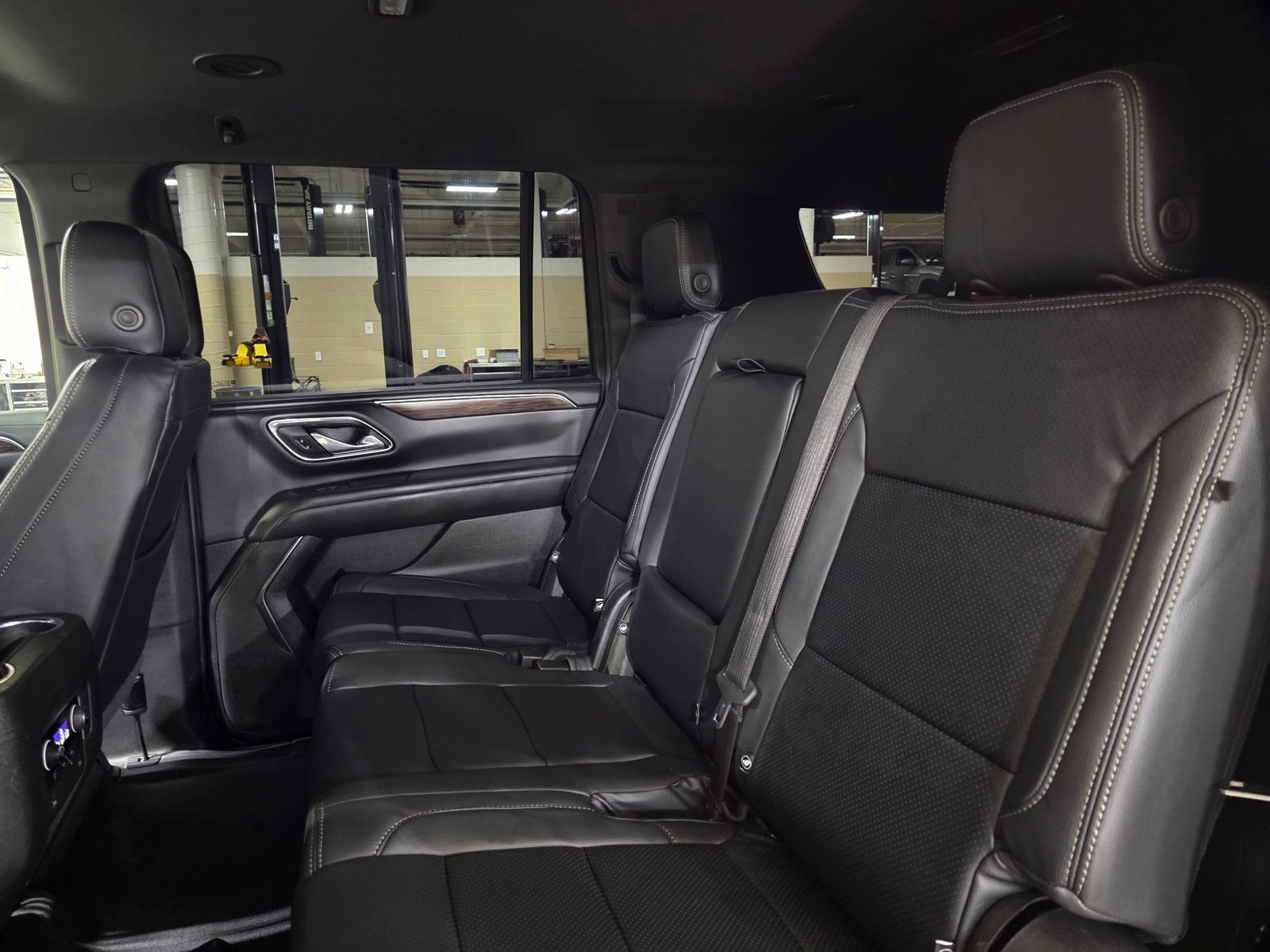 Used 2023 Chevrolet Suburban LS RWD image 15