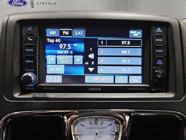 Used 2015 Chrysler Town & Country S FWD image 18