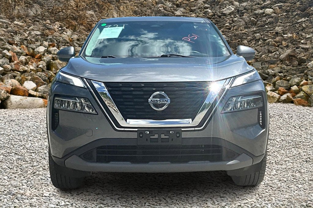 Used 2021 Nissan Rogue SV image 3