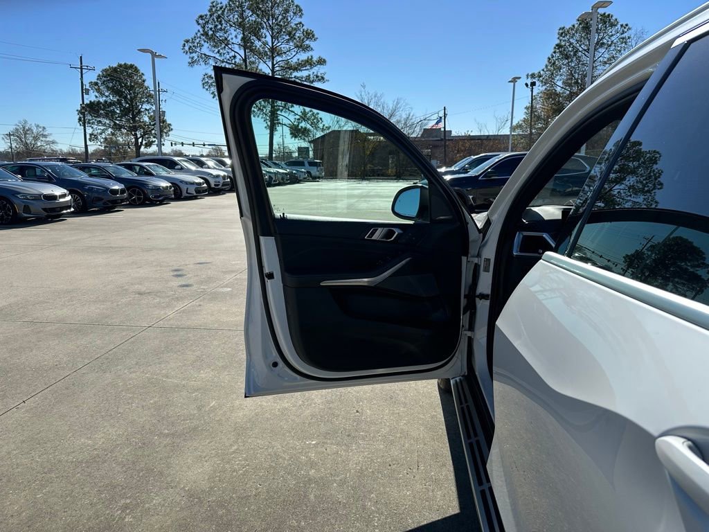 Used 2025 BMW X5 sDrive40i image 9