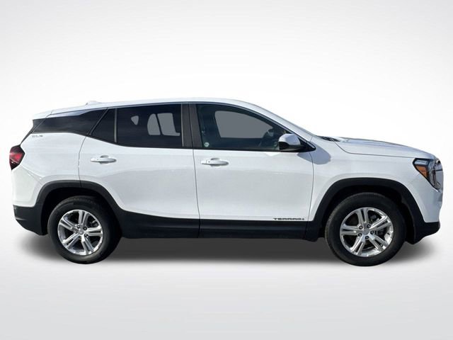 Used 2024 GMC Terrain SLE image 7