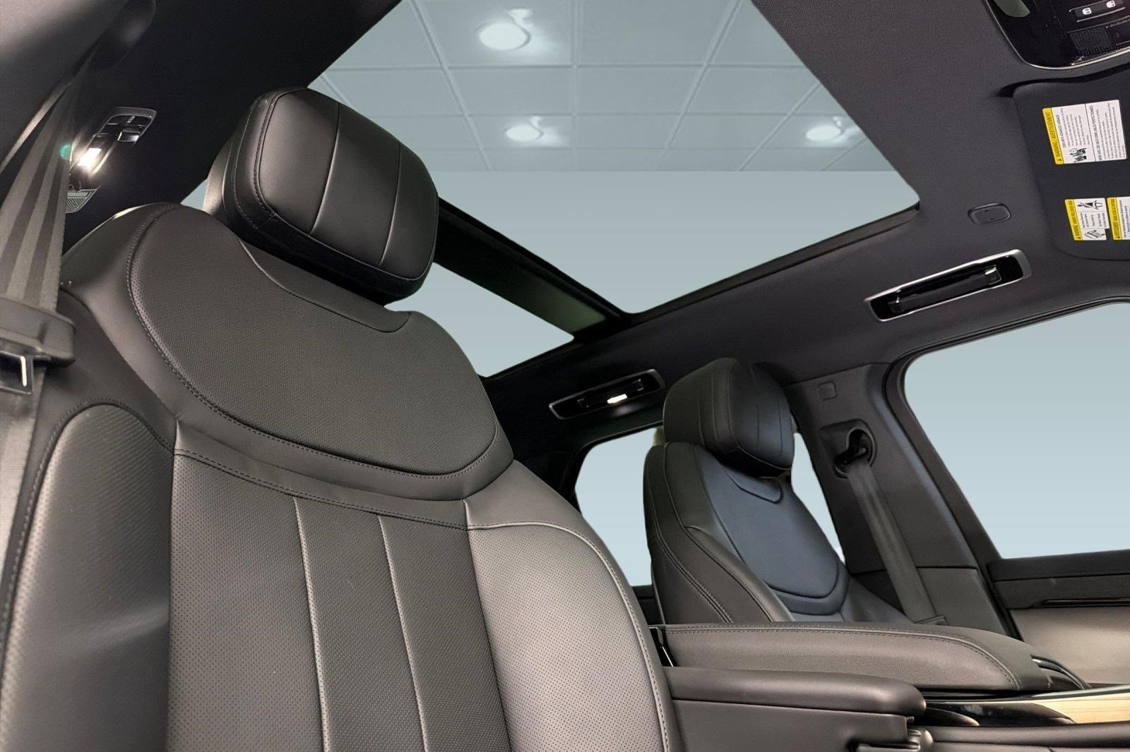 Used 2025 Land Rover Range Rover Sport SE image 14