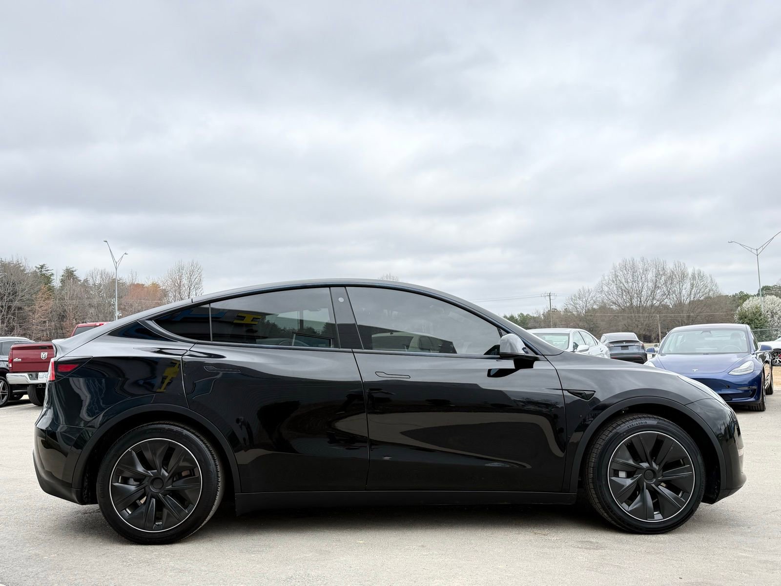 Used 2022 Tesla Model Y Long Range image 6