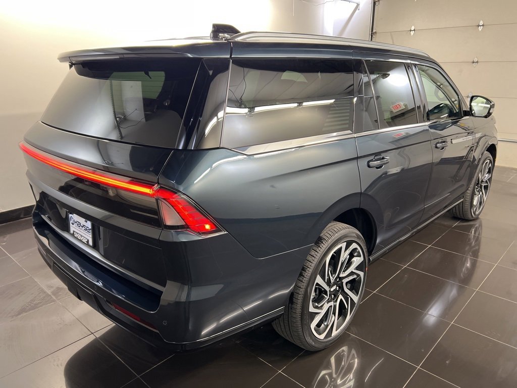 New 2026 Lincoln Navigator Reserve image 6