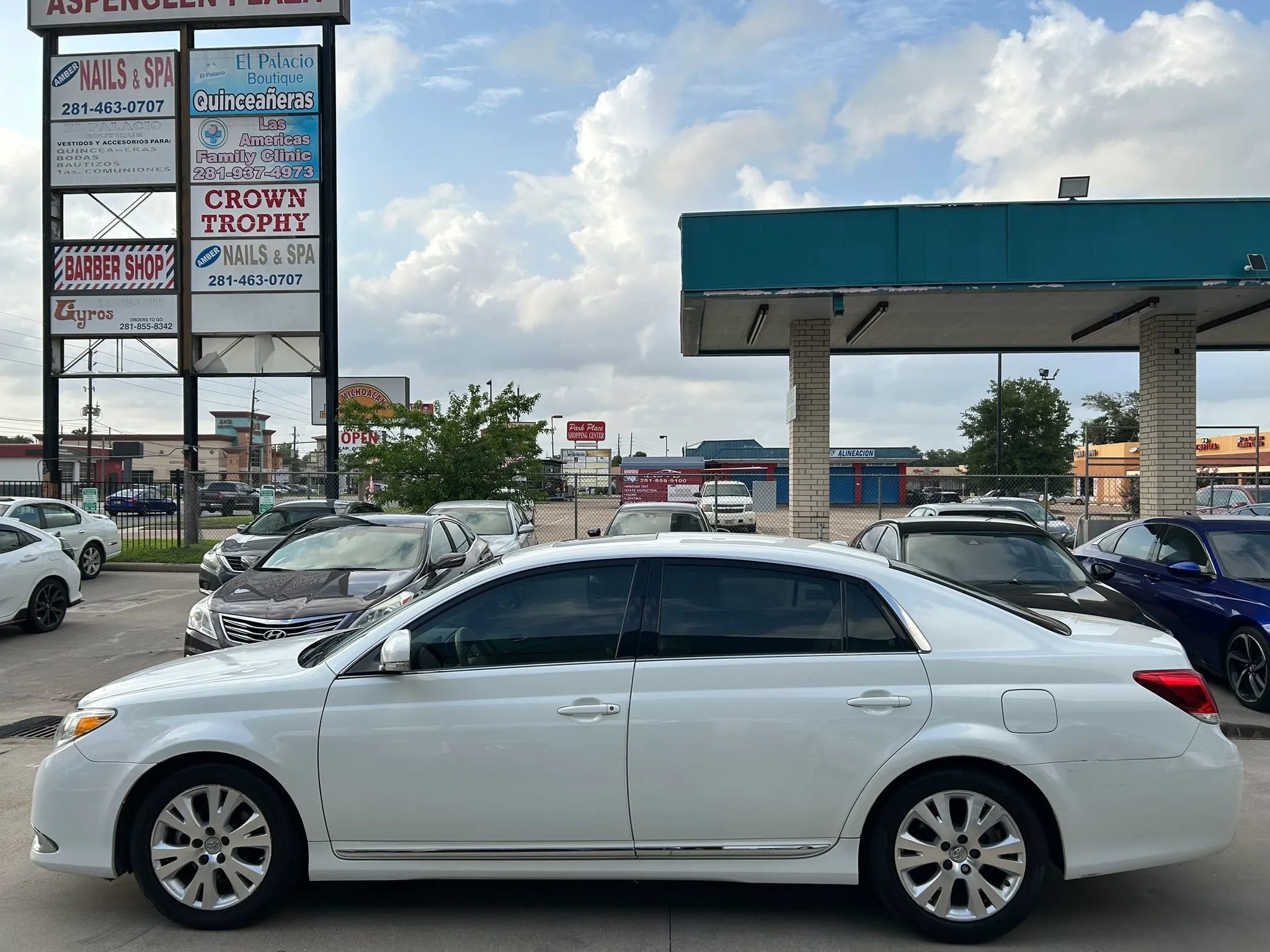 Used 2011 Toyota Avalon FWD image 2