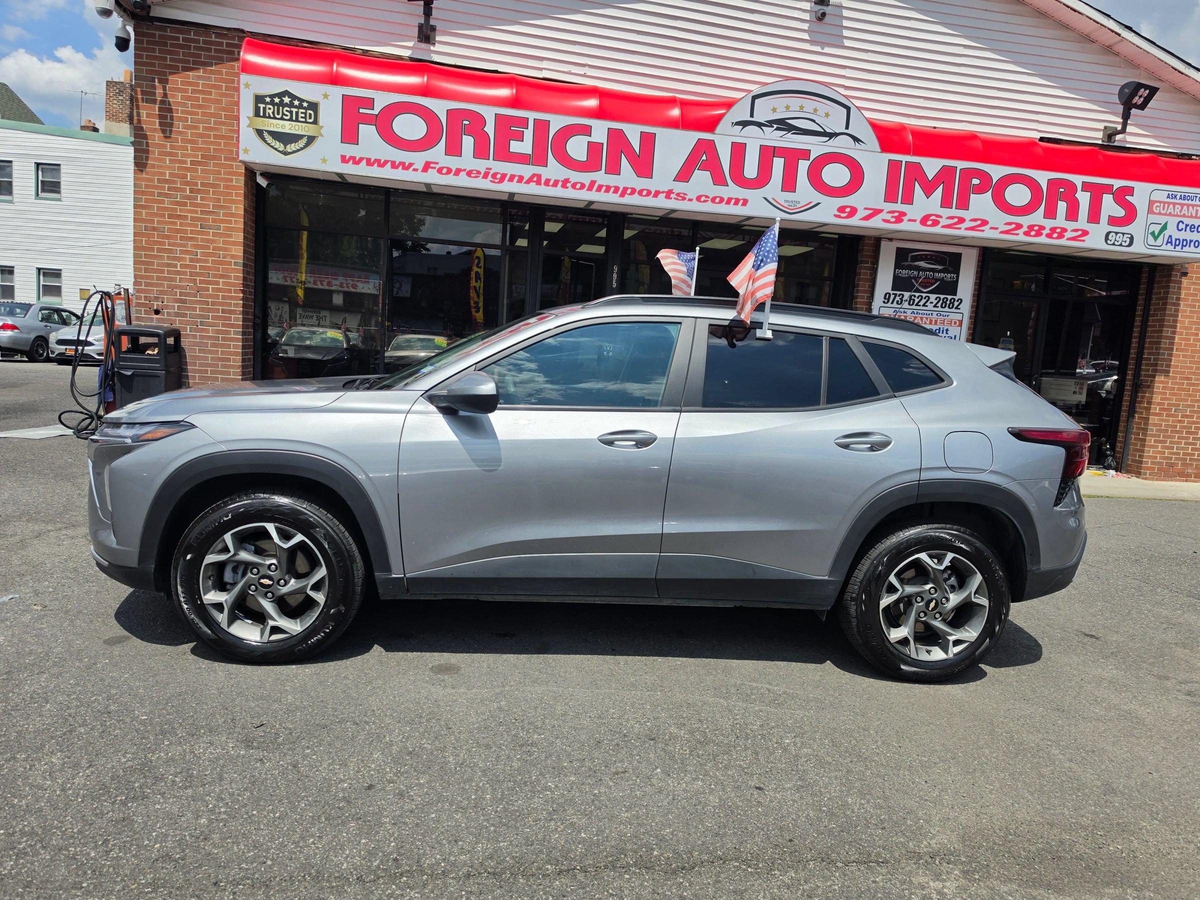 Used 2025 Chevrolet Trax LT FWD image 11