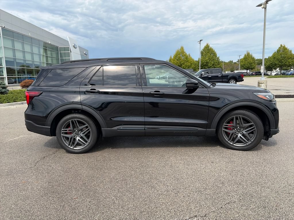 Used 2025 Ford Explorer ST w/ Sun And Sound Package AWD/4WD image 9