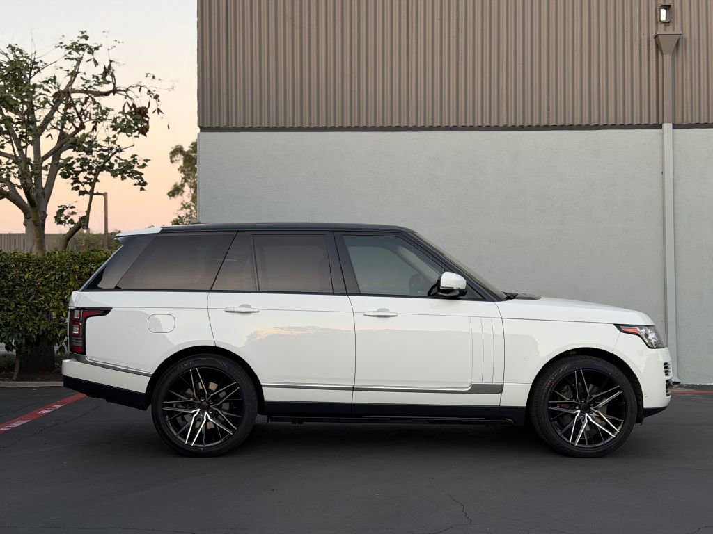 Used 2015 Land Rover Range Rover Autobiography image 4